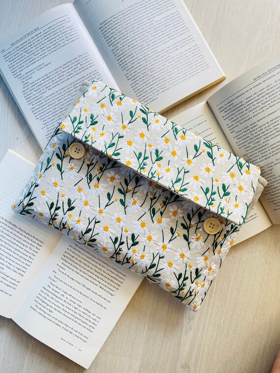 Embroidered Daisies Book Purse, Embroidery Book Pouch, Linen Book Sleeve, Padded Book Cover, Flower Book Jacket, Floral Book Protector