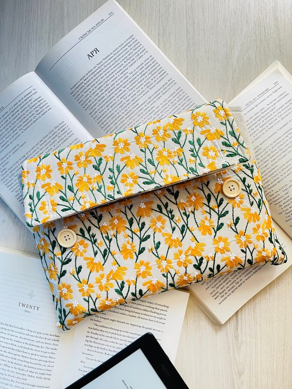 Embroidered Daisies Book Purse, Embroidery Book Pouch, Linen Book Sleeve, Padded Book Cover, Flower Book Jacket, Floral Book Protector