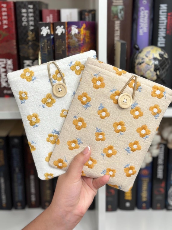 Embroidery Orange Daisies Kindle Sleeve, Floral Kindle Cover, Padded Kindle Pouch, Book Accessories, Kindle Case with Embroidery