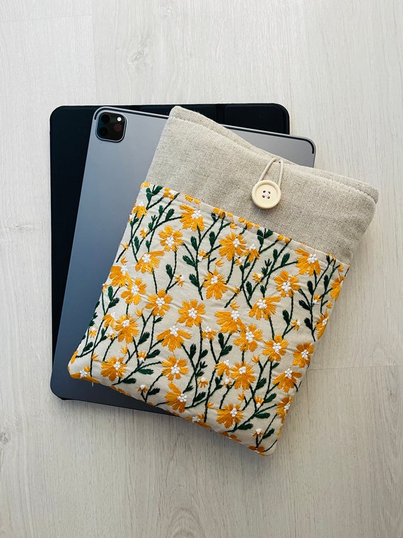 Embroidered Daisies IPad Sleeve, Daisy IPad Cover, Flower IPad Pouch, Floral IPad Case, Padded IPad Bag, Daisy Tablet Case, Tablet Protector
