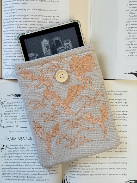 Dragons Embroidery Padded Kindle Sleeve – Handmade Book Protector – E-Reader Fabric Cover – Fantasy Bookish Gift
