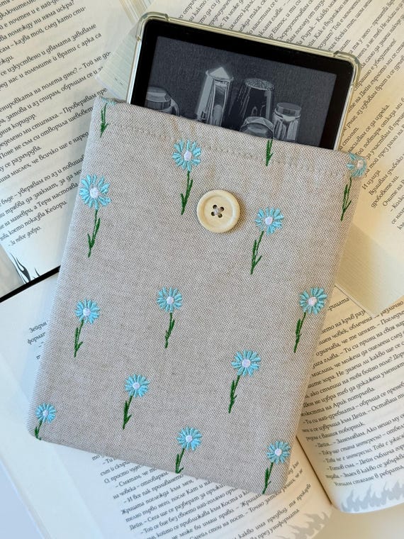 Embroidery Daisies Flower Kindle Sleeve, Padded Embroidered Daisy Kindle Protector, Unique Embroidery Flower Kindle Cover, Book Lover Gift