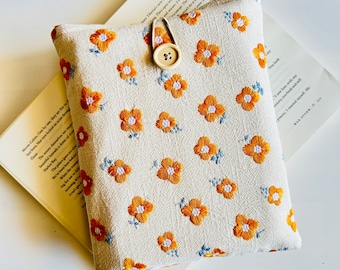 Daisy Embroidered Book Sleeve: Padded Fabric Book Cover