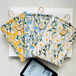 3 Colors Embroidered Daisies Kindle Sleeve, Padded Kindle Protector, Kindle Paperwhite Cover, Kindle Oasis Case, Kindle Embroidery Sleeve
