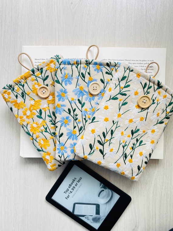 3 Colors Embroidered Daisies Kindle Sleeve, Padded Kindle Protector, Kindle Paperwhite Cover, Kindle Oasis Case, Kindle Embroidery Sleeve