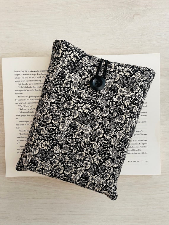 Flower Garden Book Sleeve, Padded Book Protector, Vintage Flower Book Cover, Floral Book Pouch, Flower Book Jacket, Padded Book Bag