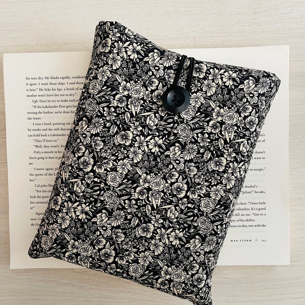 Flower Garden Book Sleeve, Padded Book Protector, Vintage Flower Book Cover, Floral Book Pouch, Flower Book Jacket, Padded Book Bag