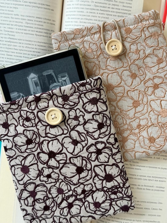 Cozy Vintage Embroidery Kindle Sleeve – Liberty Floral Handmade Padded Protector, Romantic Gift
