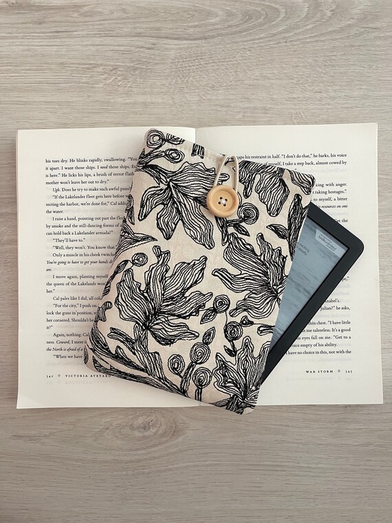 Vintage Floral Kindle Case, Flower Kindle Sleeve, Christmas gift, Padded Kindle Cover, Bookworm gift, Kindle Paperwhite Pouch, Kindle Bag