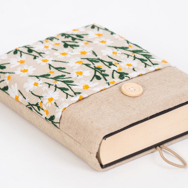 Housse de livre brodée avec poche, protège-livre marguerites, pochette de livre de fleurs, couverture de livre rembourrée, jaquette de livre fleurs brodées, amoureux des livres