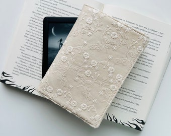 Embroidery Flower Kindle Cover, Embroidered Floral Kindle Sleeve, Kindle Paperwhite Pouch, Kindle Oasis, Kindle Basic Case, Bookish Gift