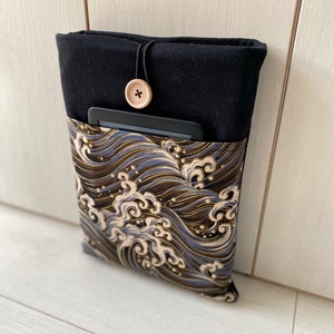Pochette livre vagues dorées, pochette livre vagues du Japon, jaquette livre japonais, bibliothèque en tissu, couverture de livre vagues brunes, cadeau pour amoureux des livres, cartable