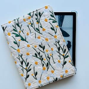 Gestickte Blumen Kindle Hülle, Gestickte Blumen Kindle Tasche, Kindle Paperwhite Tasche, Kindle Basic Hülle, Geschenk für Bücherlieber