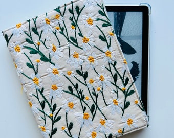 Housse Kindle broderie marguerites, pochette Kindle fleurs brodées, pochette Kindle Paperwhite, Oasis Kindle, étui Kindle basique, cadeau livresque