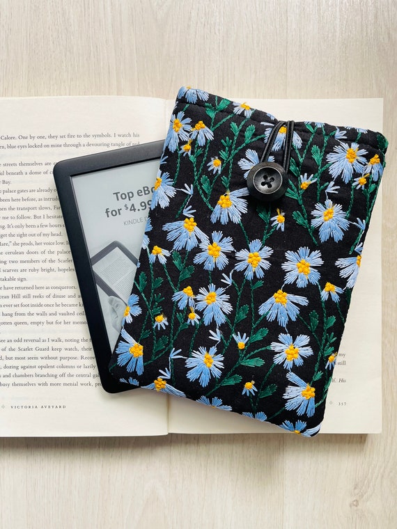 Embroidered Daisies Kindle Sleeve, Padded Kindle Cover, Kindle Paperwhite Case, Kindle Oasis Cover, IPad Cover, IPad Case, IPad Sleeve
