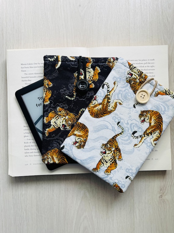 Japan Tiger Kindle Sleeve, Black & White Tiger Kindle Paperwhite Pouch, Padded Kindle Protector, Kindle Cover, Kindle Case, Bookworm Gift