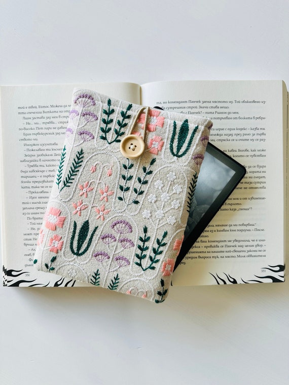 Embroidery Flower Kindle Sleeve, Kindle Cover, Padded Kindle Pouch, Book Accessories, Kindle Paperwhite Case, Book Lover Gift, Ereader Cover