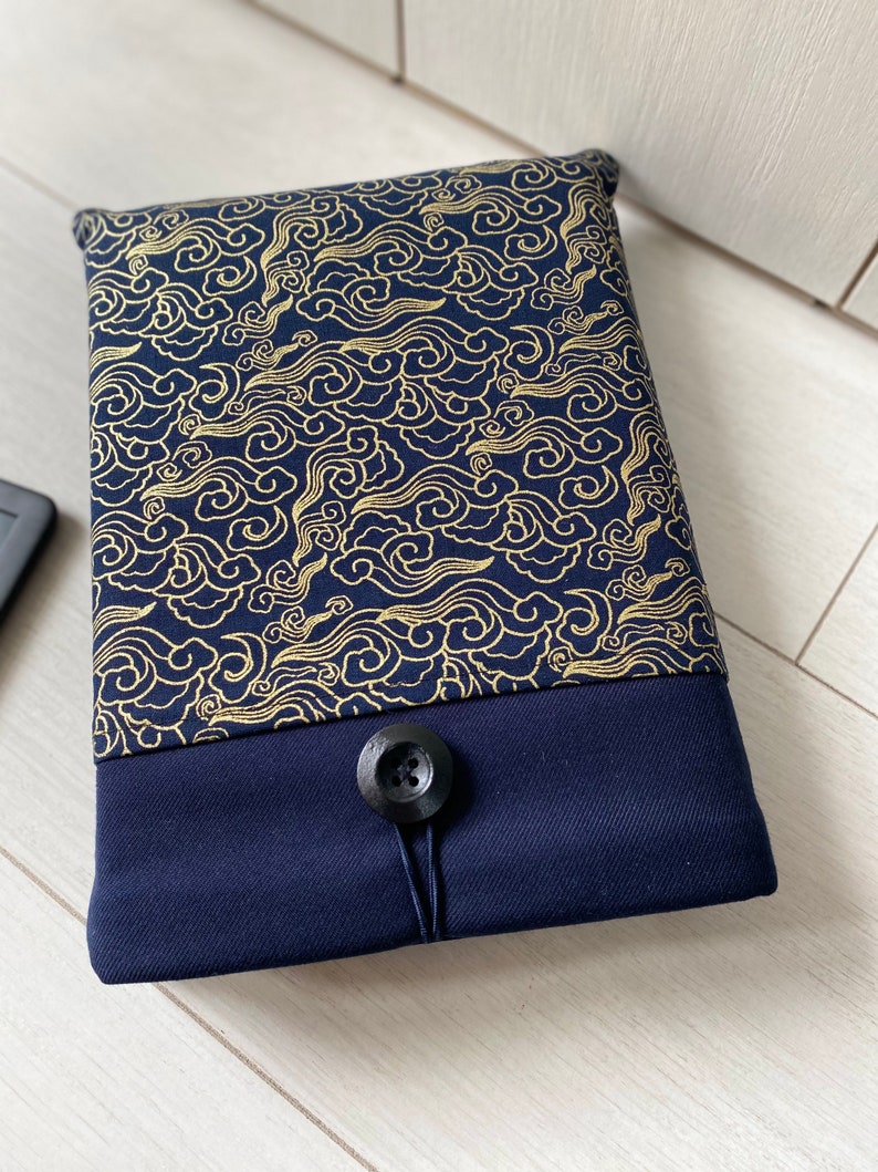 Japan Waves Book Sleeve, Japan Padded Book Cover, Fabric Book Pouch,Dark Gold Book Jacket, Book Protector, Book Lover Gift, Bookworm Gift image 6