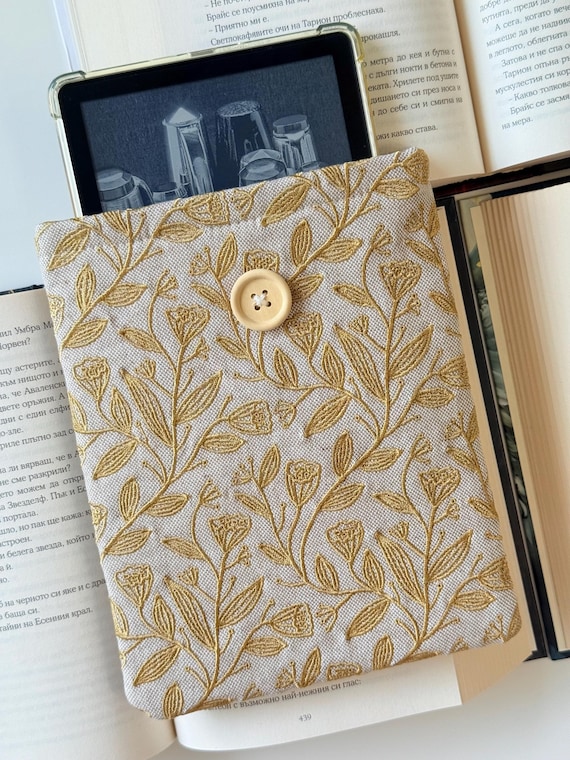 Chic Embroidered Floral Kindle Sleeve – Handmade Padded Fabric Cover, Romantic Gift