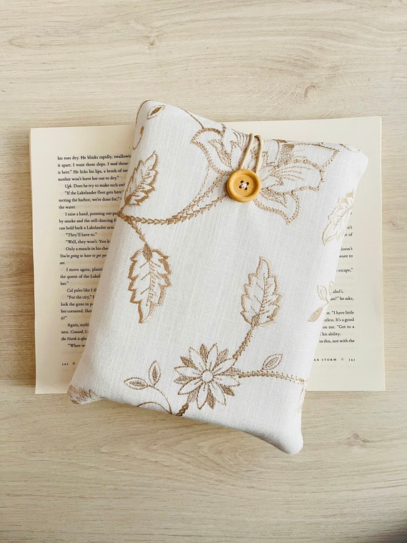 Embroidered Flower Book Sleeve, Floral Book Cover, Flower Book Pouch, Padded Book Protector, Fabric Book Jacket, Book Lover Gift, Book Bag