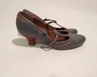 Vintage Clarks Leather T-Strap Shoes, Size 5.5