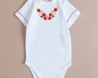Ukrainische Baby-Mädchen Vyshyvanka Strampelanzug, weißer Strampelanzug bestickter Blumenkranz, Strampelanzug mit kurzen oder langen Ärmeln, Cottagecore Strampelanzug