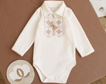Crème shirt Oekraïense Vyshyvanka babyjongen onesie geborduurd, romper met lange mouwen geborduurd Oekraïne Pasen sorochka baby doopromper