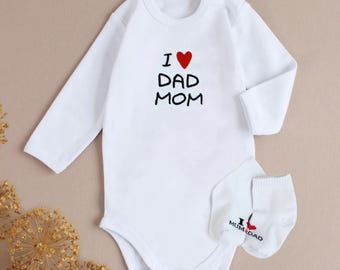 I Love Dad & Mom baby onesie, Unisex embroidered onesie short or long sleeve, Socks set,  Baby shower gift, Family photoshoots outfit baby