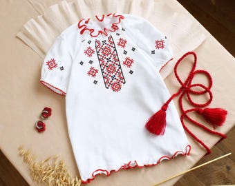 Red and Black Vyshyvanka blouse, Ukrainian girl embroidered t-shirt, Ukraine gift, short or long sleeve tee vyshyvanka, Christmas outfit