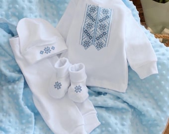 Conjunto para recién nacido niño, traje ucraniano Vyshyvanka, camisa bordada blanca y azul para bautizo de bebé niño, conjunto para la salida del hospital, hecho en Ucrania.