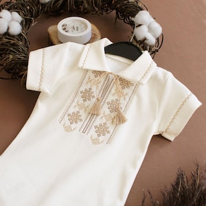 Cream shirt Ukrainian Vyshyvanka babyboy onesie embroidered, long sleeve bodysuit embroydery Ukraine Easter sorochka baby Christening onesie short sleeve