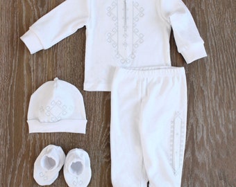 Traje de bautismo Vyshyvanka, Traje de bautismo para bebé niño, Traje Vyshyvanka ucraniano para niño, Camisa bordada blanca para bautismo de bebé niño, punto de cruz