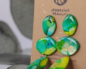Very lightweight pebble earrings | Unique handmade pieces | Designer jewelry, Green dangle earrings with a colorful design
