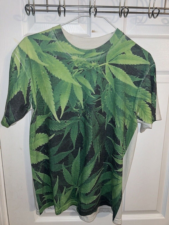 Spencer’s Graphic Tee Men’s Medium Marijuana Leaf 