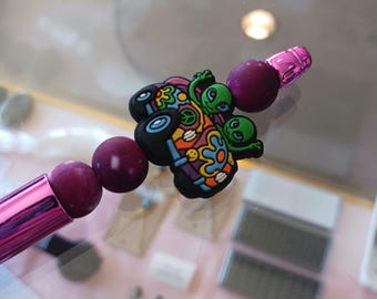 Bolígrafo de tinta negra con diseño de alienígena y cuentas (1 unidad). Regalo perfecto para profesoras y madres.
