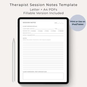 Puede incluir: Una tableta digital que muestra una plantilla de notas de sesión de terapeuta con campos para detalles del cliente, tipo de sesión, enfoque, afecto, notas y tareas. Un lápiz óptico blanco está a la izquierda. El texto incluye Therapist Session Notes Template, Letter + A4 PDFs, Fillable Version Included y Print or Use on iPad/Tablet.