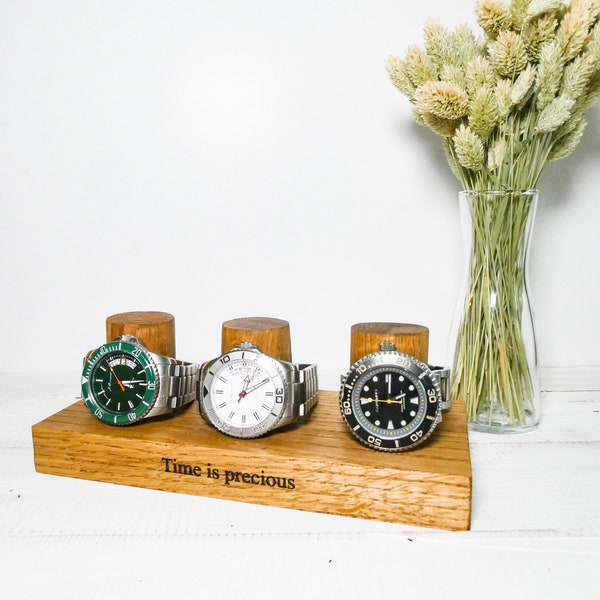 Triple Watch Stand - Gepersonaliseerde handgemaakte massief eiken uurwerk Kerstcadeau - Vriend Vriendin - Verjaardag Valentijnsdag Zijn Hers 30e