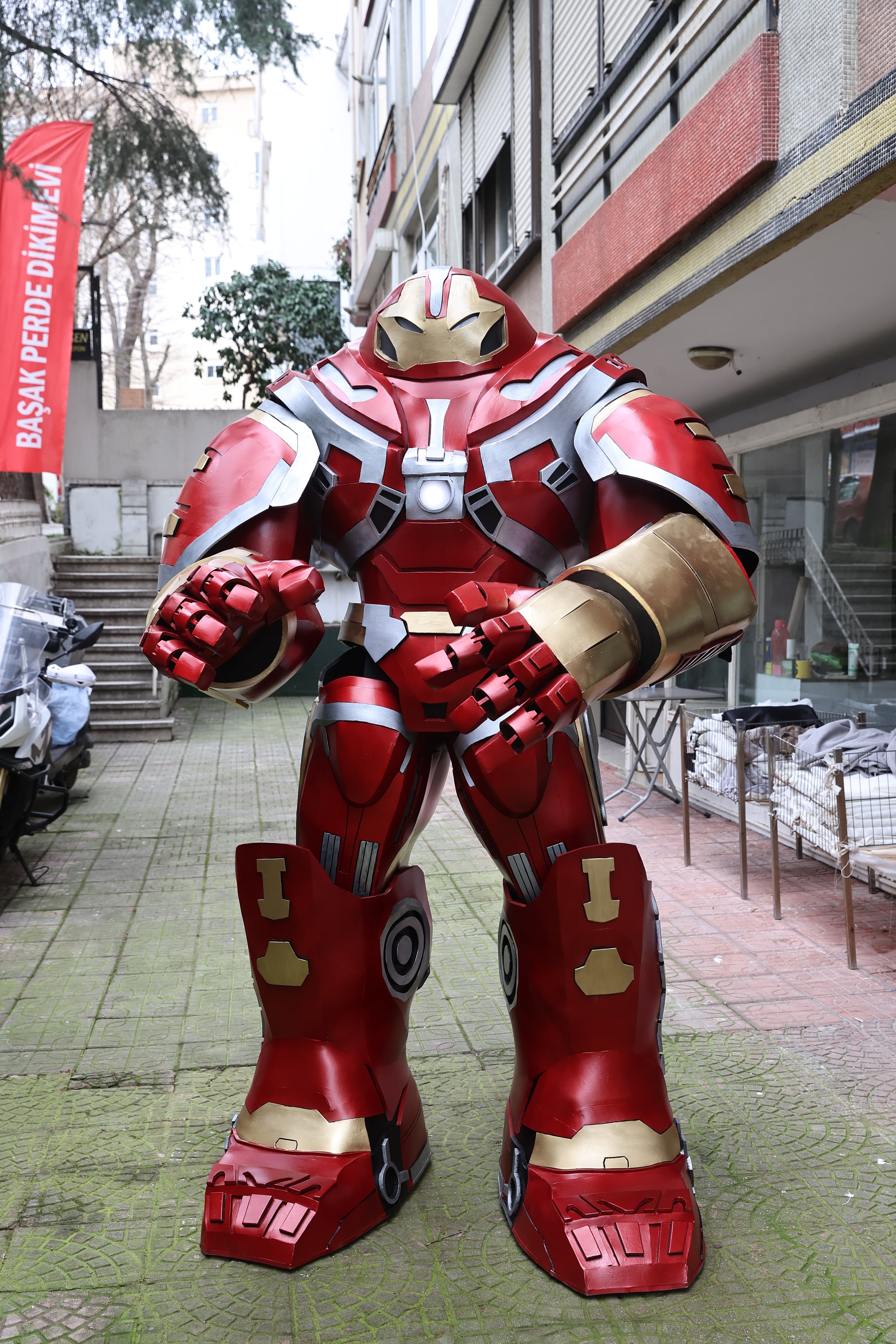 タイタンブレイカー エクソスーツ – 壮大なコスプレバトルのため