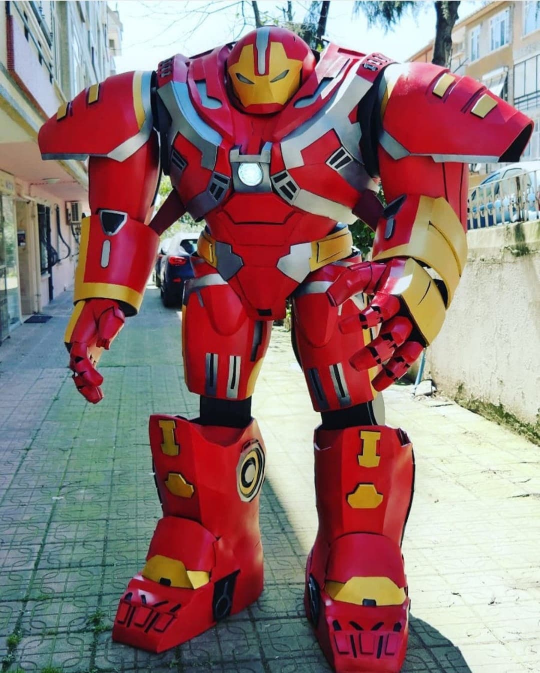 Iron Man Hulkbuster Costume, Creative DIY Costumes - Photo 2/10