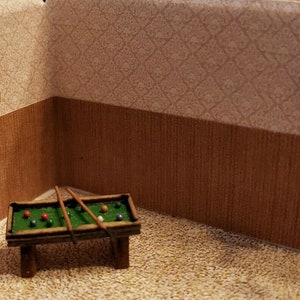 1/114 Miniature Game Room Pool Table Dart Board with Darts & Photo of Dogs Playing Pool