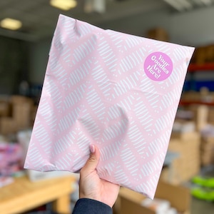 25ct-100ct 6x9&quot; Poly Mailer PINK ZIG ZAG, 3.15mil Thick. Pink Boutique Poly Mailers. Western Mailers. Tribal Mailers