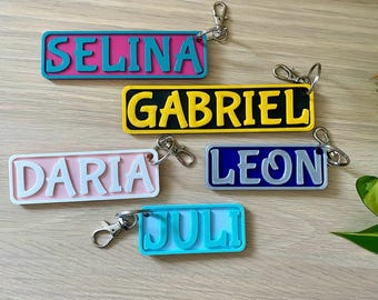 Llaveros/etiquetas personalizadas para mochilas escolares, mochilas, bolsas de deporte, bolsas de gimnasio, etiquetas de regalo, muchos colores, hechas a mano.
