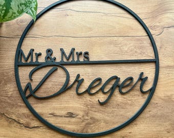 Letrero familiar personalizado Sr. y Sra., apellido, moderno letrero para puerta de Ø 20-30 cm, regalo de boda para novios, ceremonia de boda, corona para puerta resistente a la intemperie