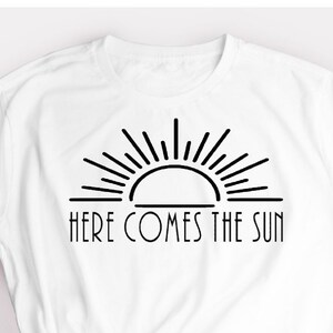 Here Comes the Sun Sign Download voor Cricut, Cameo Silhouette SVG Cut File, JPG Printable, PNG Transparant