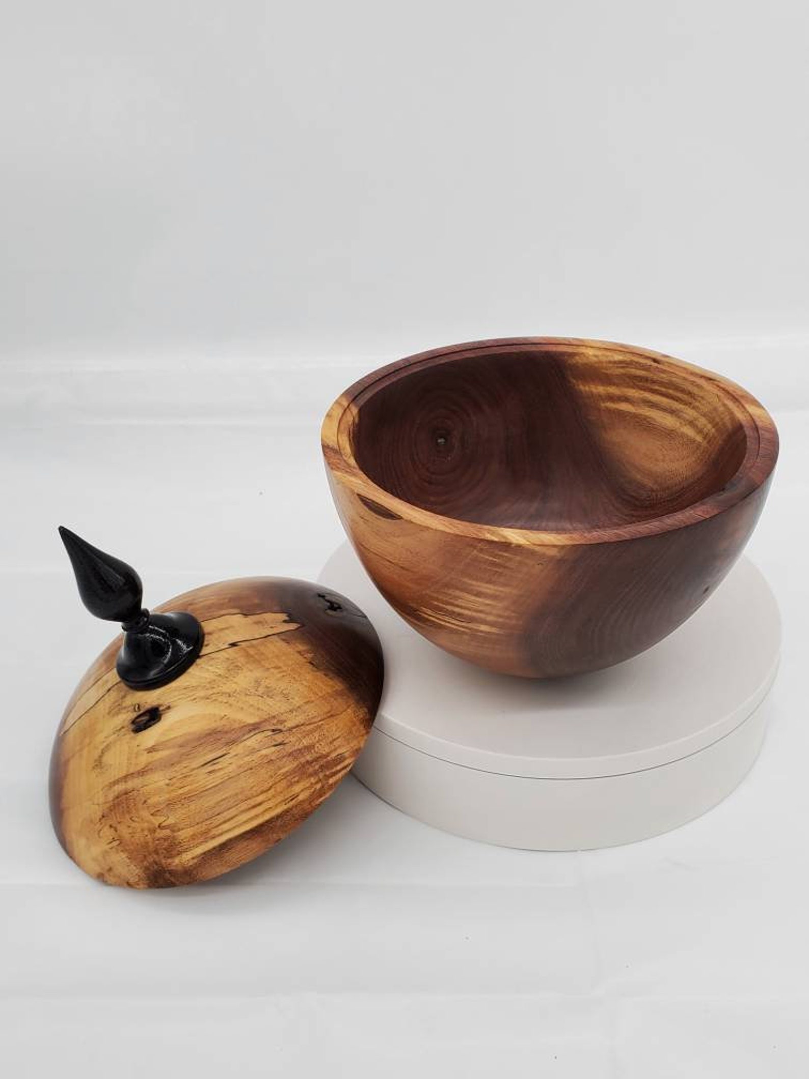 Walnut bowl with lid and finial Etsy.de