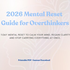 Puede incluir: Una descarga digital titulada "2026 Mental Reset Guide for Overthinkers" en texto azul claro. La guía promete un reinicio mental de 7 días para calmar la mente y recuperar la claridad. El fondo es un degradado suave con un diseño floral.