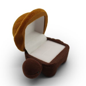 Gorgeous Ring Box by FELANA&#39;S | Dimensions: 4.5 x 6 x 4 cm - 1.77 x 2.36 x 1.57 in | Brown Turtle Shaped Ring Boxes for Special Moments