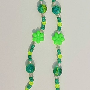 Green Phone Charm Chain - 90s Trendy Aesthetic 90s Y2K Phone Charm, TikTok Phone Strap, Cute Beaded Phone Keychain Wristlet, Strap for Phone