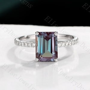 Anillo de compromiso de alejandrita vintage / Anillo de alejandrita de corte esmeralda / Anillo de alejandrita de oro blanco / Anillo de apilamiento / Anillo de promesa para mujeres