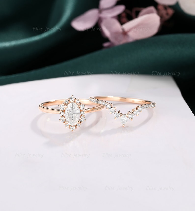 Oval Moissanite Engagement Ring Set Vintage Halo Ring Rose Gold Unique Cluster Ring Diamond Wedding Ring Bridal Ring Anniversary Ring